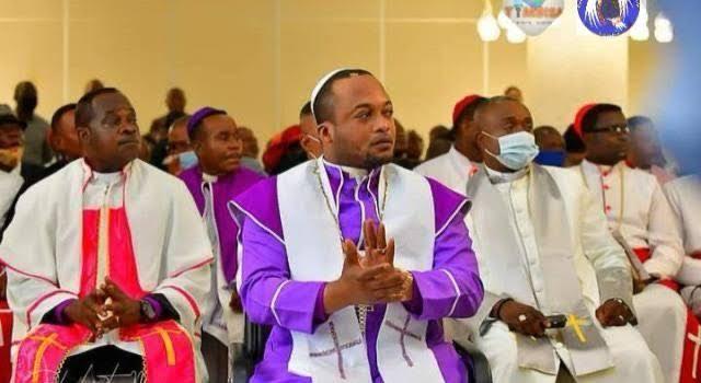  RDC -Eglise du Réveil : Quelques semaines après sa réhabilitation, l’archevêque  Dodo Kamba démissionne pour ces raisons