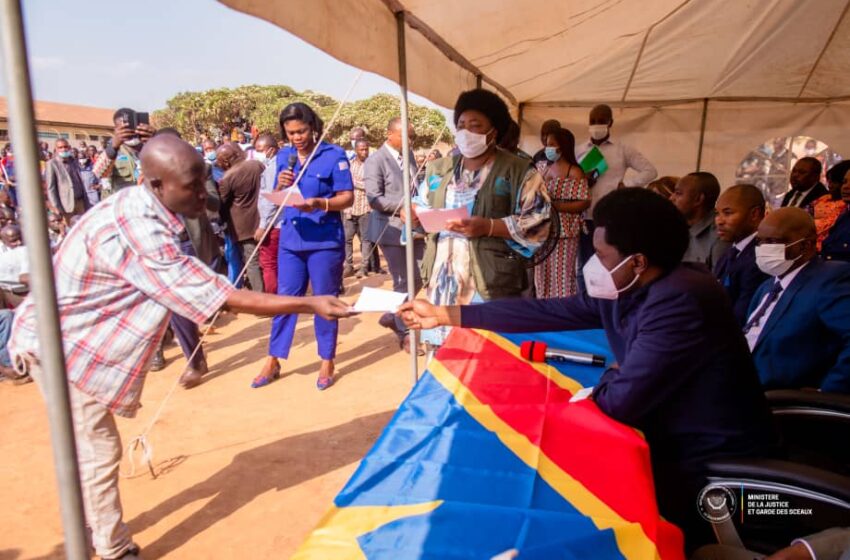  Haut-Katanga : Constant Mutamba libère 310 détenus de la prison centrale de Kasapa